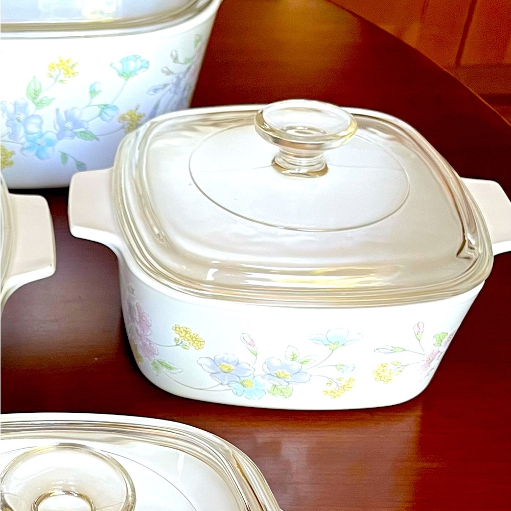 Corningware Pastel Bouqet pattern 1.5 liter casserole dish & Pyrex glass lid